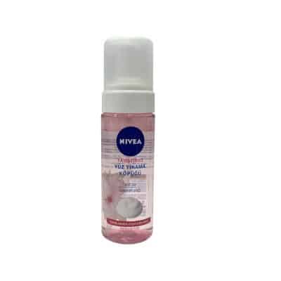 فوم شستشوی صورت نیوآ NIVEA مناسب پوست خشک حاوی روغن بادام و آب خالص